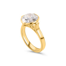 Load image into Gallery viewer, 4.69 Carat Round Brilliant Solitaire
