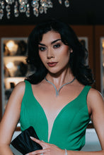 Load image into Gallery viewer, Exquisite Diamond V Neclace