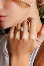 Load image into Gallery viewer, Marquise Brilliant Center Enagement Ring